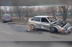 Молодой человек пострадал в столкновении иномарки и отечественной легковушки на Московском шоссе