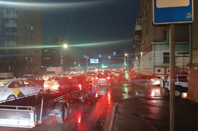 Полицейские в Саратове перекрыли проезжую часть в Заводском районе, остановился троллейбусный маршрут