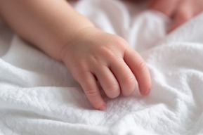 Саратовчанка пожаловалась, что из-за действий медиков ее новорожденная дочь стала инвалидом: ситуацией заинтересовался Александр Бастрыкин