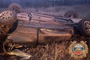 На дорогах региона две машины врезались в столбы: есть пострадавшие 