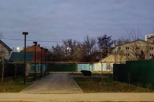 Медведи во мгле: в новом мини-сквере во Фрунзенском районе саратовцы не могут разглядеть садовые фигуры из-за отсутствующего два месяца освещения