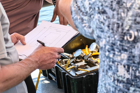 Затонувшее «нечто» и ущерб природе на 29 миллионов: в суде возобновилось разбирательство о «бомбе замедленного действия» — судне, два года лежащем на дне Волги