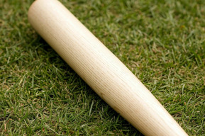 Разбил битой стёкла и проколол все шины: под суд пойдёт мужчина, который разбил машину соседки