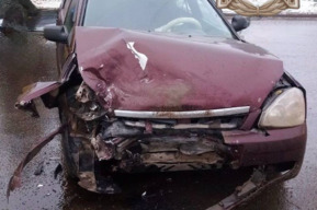 Два водителя пострадали в столкновении иномарки и отечественной легковушки в Балаково