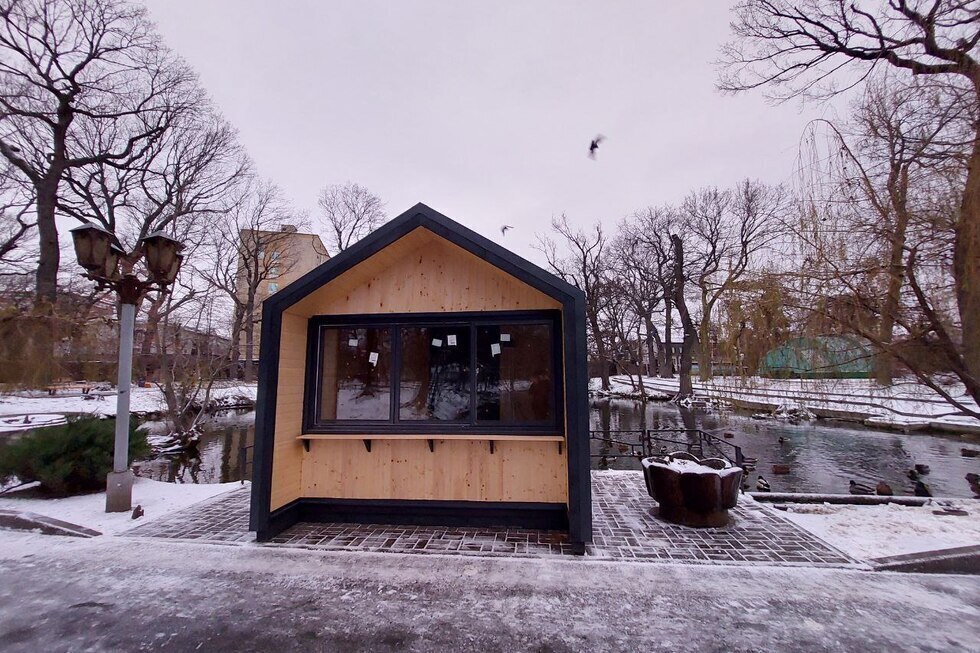 Ларьки власти: мэрия Саратова променяла скульптуры и лебедей в Горпарке на торговлю