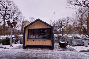 Ларьки власти: мэрия Саратова променяла скульптуры и лебедей в Горпарке на торговлю