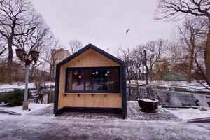 Ларьки власти: мэрия Саратова променяла скульптуры и лебедей в Горпарке на торговлю