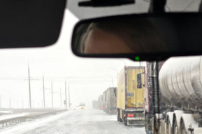 «Улетела „Нива“»: саратовский блогер показал, что творится на трассах в Саратовской области во время снежного шторма