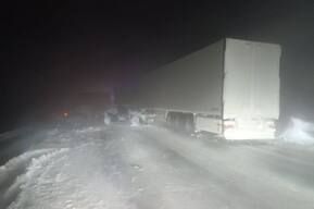 Спасатели разыскали автовладельца, заблудившегося в снежном поле