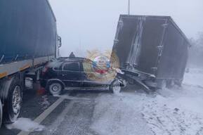 Рядом с Клещевкой произошло массовое ДТП с участием КамАЗа