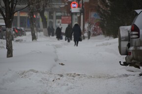 В Саратове от сильного ветра пострадали более двадцати социальных объектов