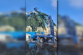 В Саратове разобрали то, что осталось от рухнувшей главной городской елки