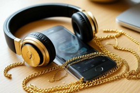 Жительница Энгельса осыпала нового возлюбленного подарками, а затем оговорила его в полиции