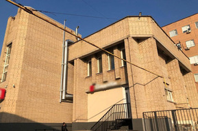 Чиновники добились демонтажа «бранной» вывески известной сети доставки роллов