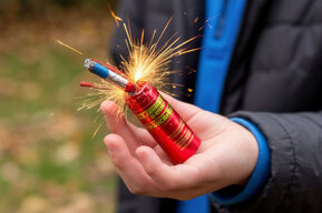 В руке у подростка из Саратова взорвалась петарда: медики смогли спасти ему кисть