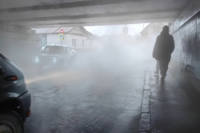 Огромная пробка, зловонный пар и кипяток под ногами: под «мостом глупости» саратовцев ждёт «ад»