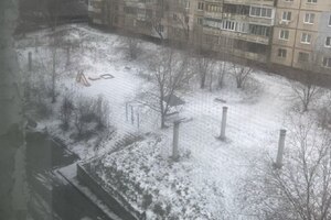 «С советских времён остались одна горка и качели»: саратовцы показали Володину, как выглядят детские площадки у их домов 