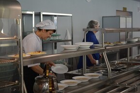 Роспотребнадзор: в более чем трети исследованных школ региона найдены нарушения в организации питания детей 