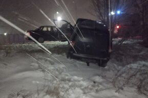 На окраине Саратова произошло массовое ДТП: водитель внедорожника попал в больницу