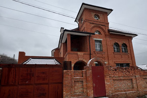 В Саратове за долги пустят с молотка два особняка за 30,4 миллиона рублей