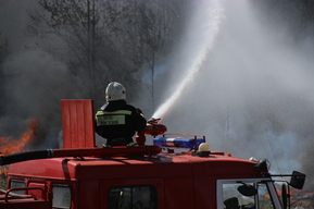 На Шелковичной полыхал частный дом, а в Энгельсе — квартира в пятиэтажке