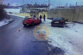 Три человека, включая ребёнка, пострадали в столкновении иномарок в Заводском районе