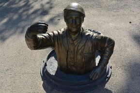 Найдено почти три десятка нарушений в деятельности МУП «Водосток»: предприятие поднимало зарплаты управленцам, использовало простаивающие по документам «КамАЗы», не отправляло слесарей на ремонт ливневок и многое другое