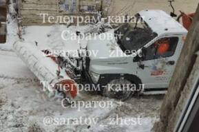Снегопад. На дорогах Саратова застревает коммунальная техника