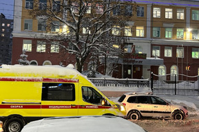 Утром у лицея в центре Саратова заметили «скорую»: в минздрае рассказали, что произошло