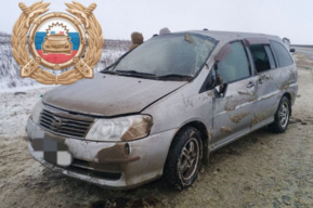 Мужчина пострадал в перевернувшейся иномарке в Вольском районе 