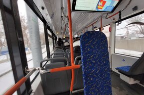 В Саратове почти час стояли трамваи из-за буксующего на путях «КамАЗа»