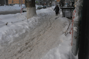 Мэрия Саратова рассказала, на каких улицах сегодня вечером не стоит парковать авто