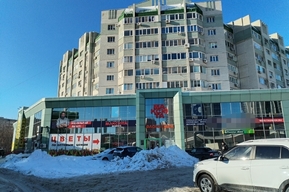 «Весь подъезд просыпается под громыхания»: жители дома в Энгельсе пожаловались на постоянный шум от гантелей и музыки в фитнес-клубе в пристройке и несговорчивость владельцев