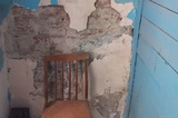 «Плесень, холод, угроза обрушения»: жители дома в посёлке Мирный уже 11 лет страдают от постоянных затоплении