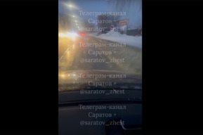 «Мы знаем, что у вас там потоп»: на нечищенной дороге на Технической водители утопают в воде из прорванной трубы, но к ним приедут только «по освобождению»