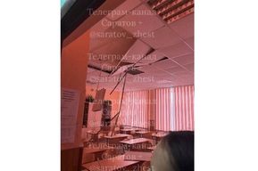 В саратовской школе обвалился потолок