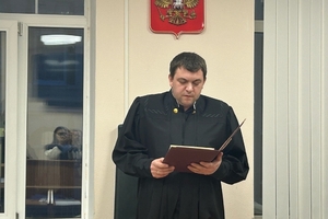 Обвиняемому в злоупотреблении и превышении должностных полномочий экс-главе Вольского района избрали меру пресечения