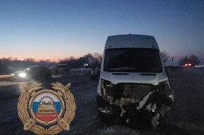 В столкновении микроавтобуса и легковушки под Энгельсом пострадали женщина и девочка