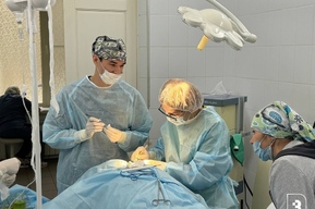 Медики с помощью титановых пластин вернули мужчине способность видеть, говорить и глотать