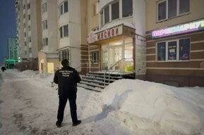 В Саратове на шестилетнюю девочку обрушилась наледь с крыши: ребенок в больнице