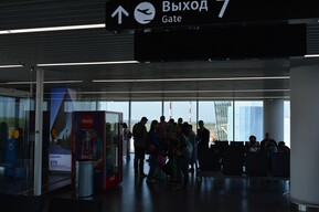 На фоне объявленной угрозы атаки беспилотников в саратовском «Гагарине» массово задерживаются рейсы