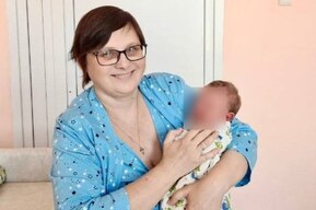 Саратовские медики приняли пятые роды у 46-летней женщины, старшей дочери которой 17 лет