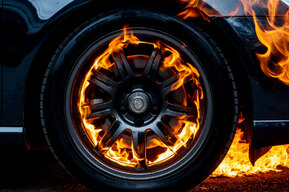 МЧС сообщает о трех сгоревших за сутки автомобилях