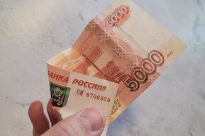 В саратовском банке у клиента нашли фальшивую 5-тысячную купюру: возбуждено уголовное дело