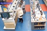 Немолодая жительница Энгельса подозревается в кражах из магазина техники