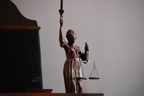 Бывший замглавы регионального ГУВД, заявляющий, что оказался на скамье подсудимых из-за того, что боролся с коррупцией, намерен лично участвовать в рассмотрении жалобы на обвинительный приговор