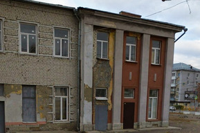 После жалоб горожан на плачевное состояние здания театра объявлены торги на подготовку документов для ремонта
