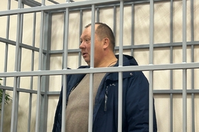 Обвиняемому в злоупотреблении и превышении должностных полномочий экс-главе Вольского района продлили меру пресечения