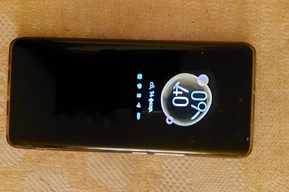 Близкий контакт с незнакомцем стоил саратовцу двух мобильных телефонов