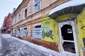 Признанный выявленным объектом культурного наследия дом в центре Саратова опять вскрыли (раньше он уже горел)